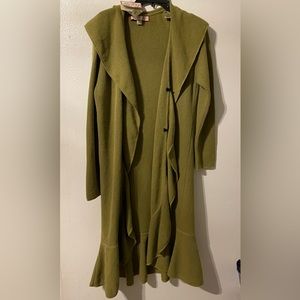 Beyond Threads Ruffel Shawl - Green Size Large